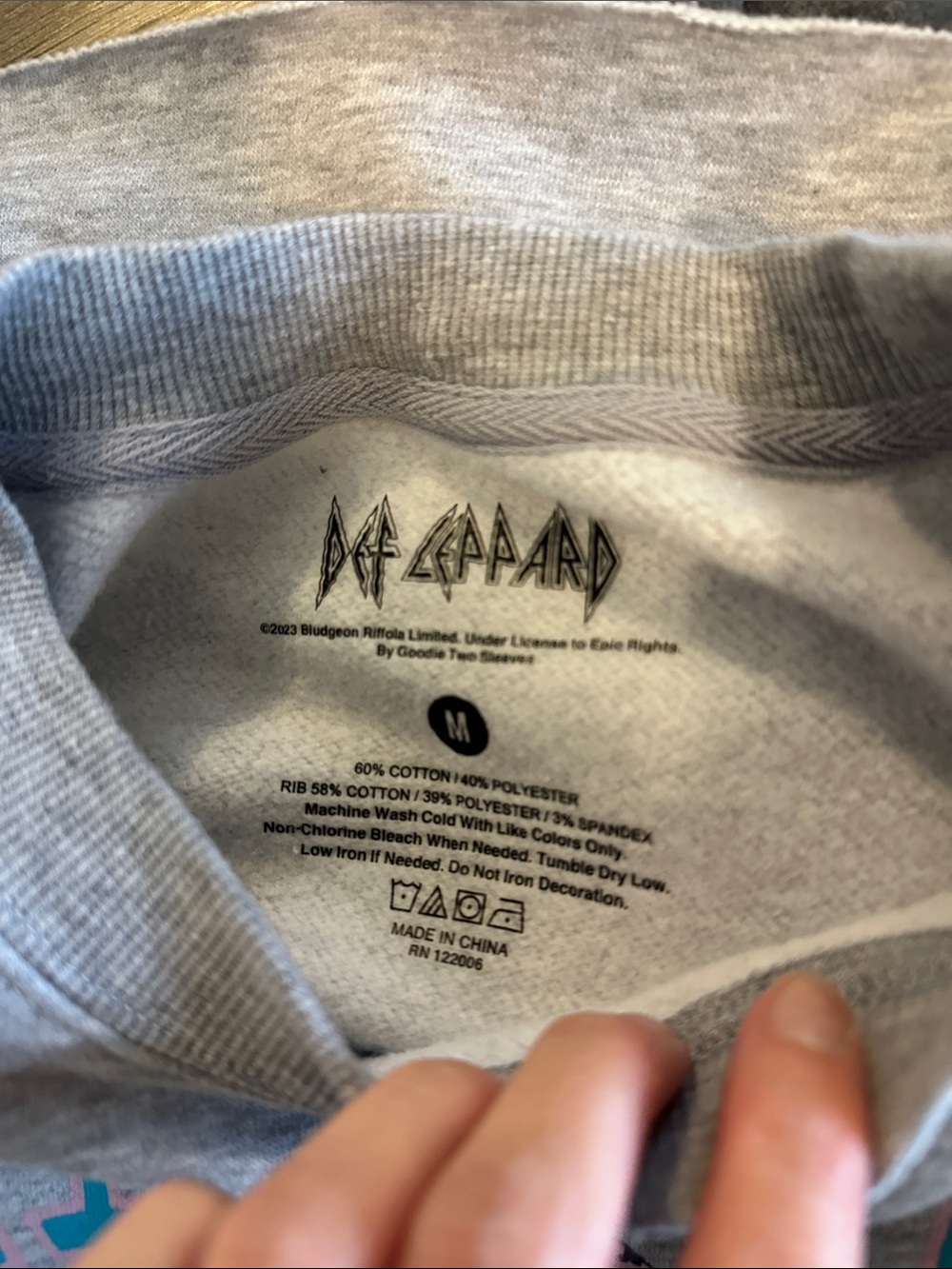 Def Leppard Cropped Sweatshirt - Picture 2 of 2
